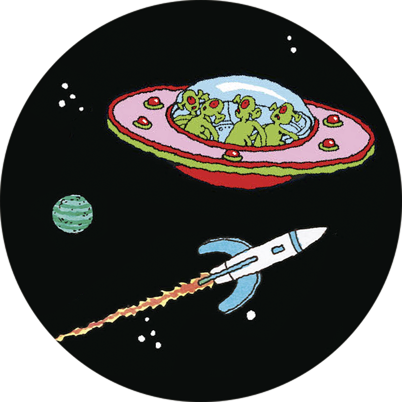 En mörk himmel med flera olika typer av rymdskepp som flyger.